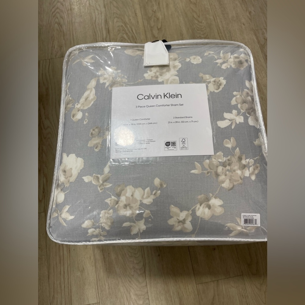 Calvin Klein queen size comforter set